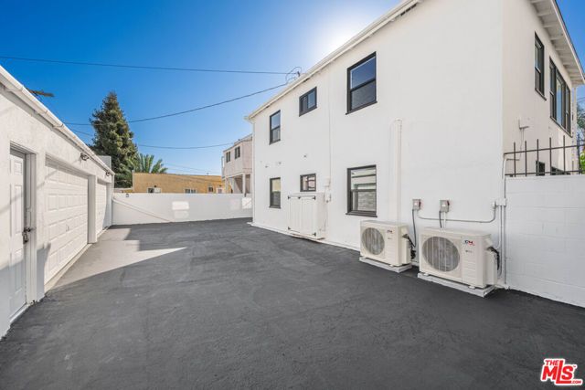 2046 Burnside Avenue, Los Angeles, CA 90016