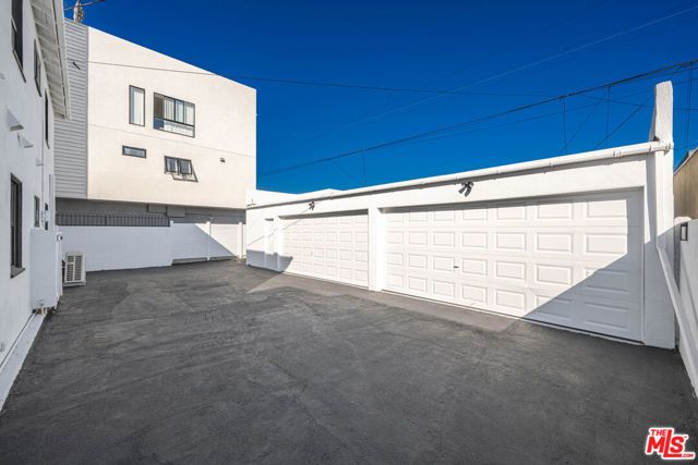 2046 Burnside Avenue, Los Angeles, CA 90016