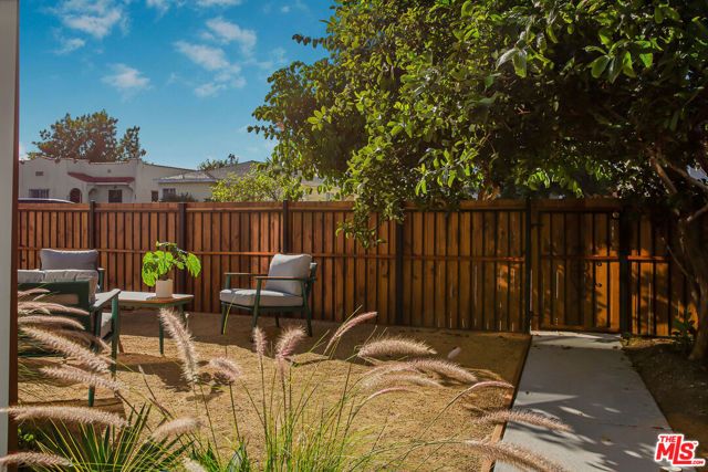2046 Burnside Avenue, Los Angeles, CA 90016