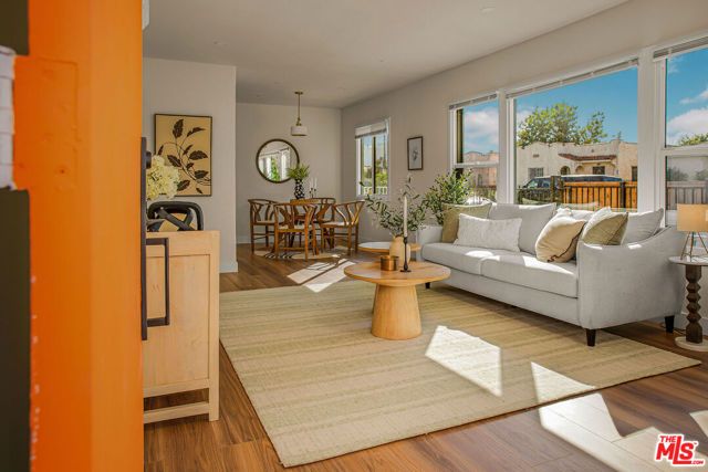 2046 Burnside Avenue, Los Angeles, CA 90016