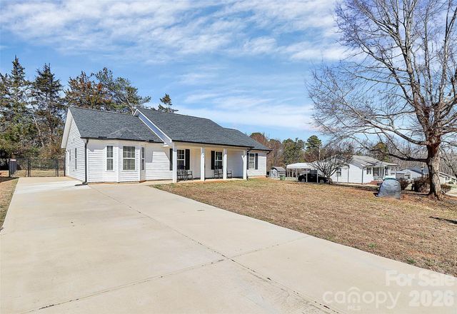 105 Ace Avenue, Dallas, NC 28034