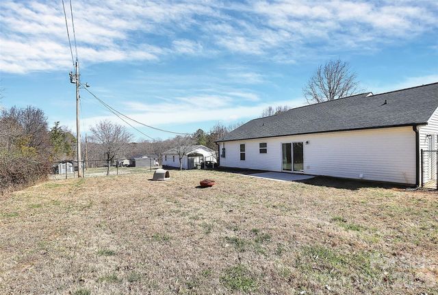 105 Ace Avenue, Dallas, NC 28034