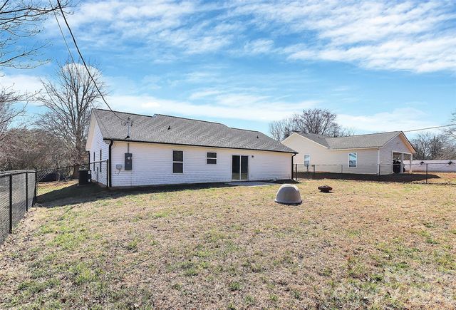 105 Ace Avenue, Dallas, NC 28034