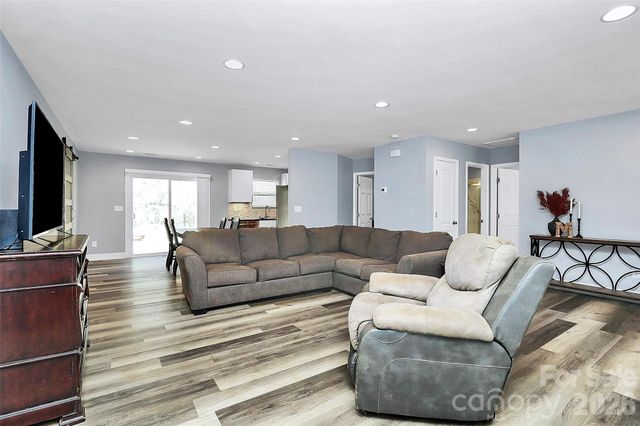 105 Ace Avenue, Dallas, NC 28034