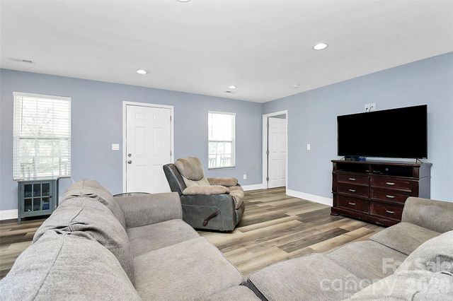 105 Ace Avenue, Dallas, NC 28034