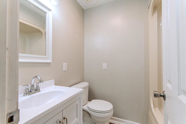 1633 HARDIN GRAVEYARD RD, Adamsville, TN 38310