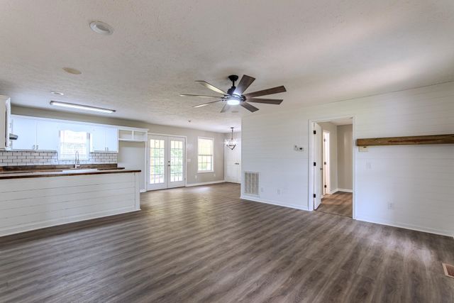 1633 HARDIN GRAVEYARD RD, Adamsville, TN 38310