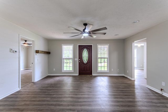 1633 HARDIN GRAVEYARD RD, Adamsville, TN 38310