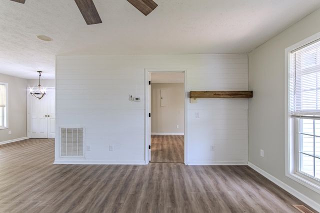 1633 HARDIN GRAVEYARD RD, Adamsville, TN 38310