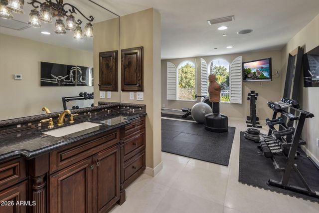 6611 N 64TH Place, Paradise Valley, AZ 85253