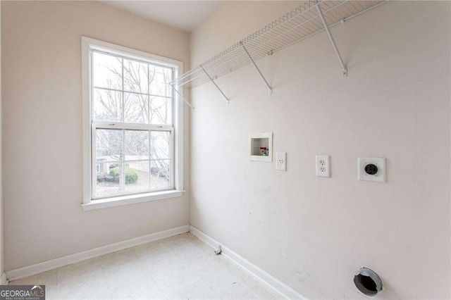 910 Wendlebury Ct, Alpharetta, GA 30004