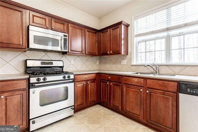 910 Wendlebury Ct, Alpharetta, GA 30004