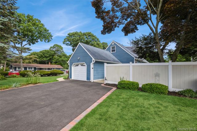87 Center Street, Ronkonkoma, NY 11779