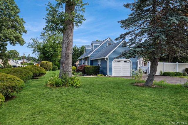 87 Center Street, Ronkonkoma, NY 11779