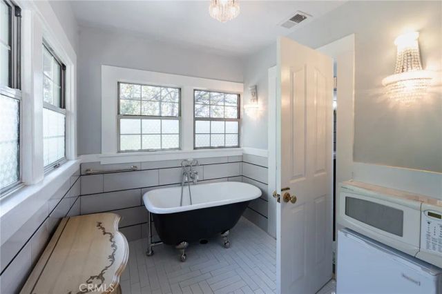 1900 Taft, Los Angeles, CA 90068