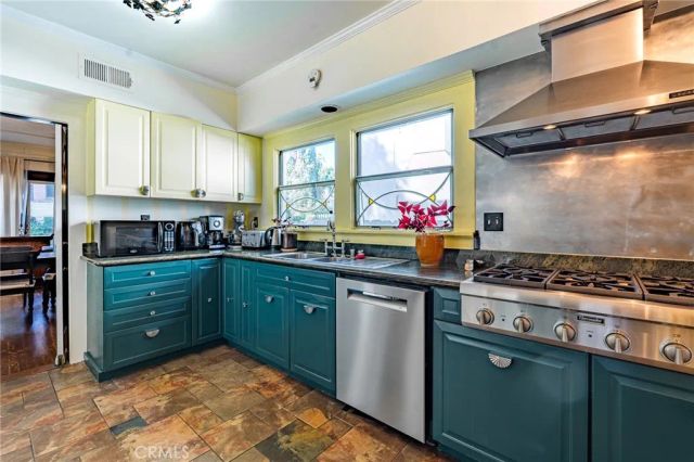 1900 Taft, Los Angeles, CA 90068