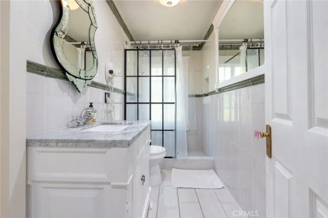 1900 Taft, Los Angeles, CA 90068