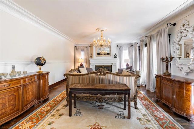 1900 Taft, Los Angeles, CA 90068