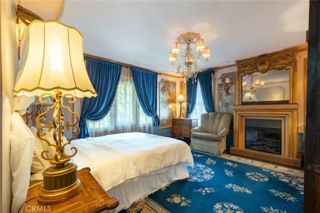 1900 Taft, Los Angeles, CA 90068