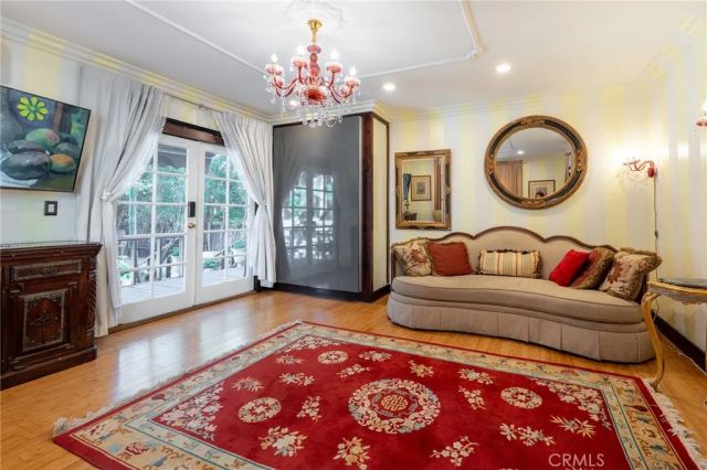 1900 Taft, Los Angeles, CA 90068
