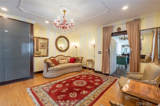 1900 Taft, Los Angeles, CA 90068