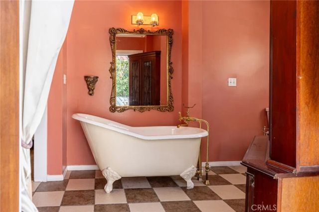 1900 Taft, Los Angeles, CA 90068