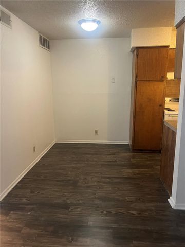2803 Hemphill PARK B-110, Austin, TX 78705
