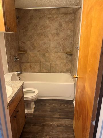 2803 Hemphill PARK B-110, Austin, TX 78705