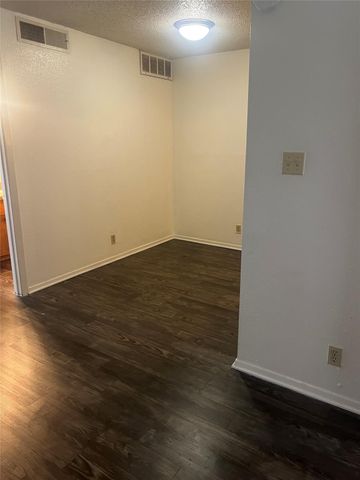 2803 Hemphill PARK B-110, Austin, TX 78705