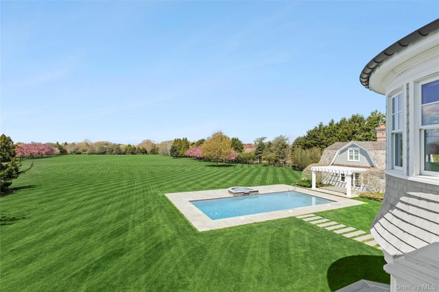 672 Halsey Lane, Water Mill, NY 11932