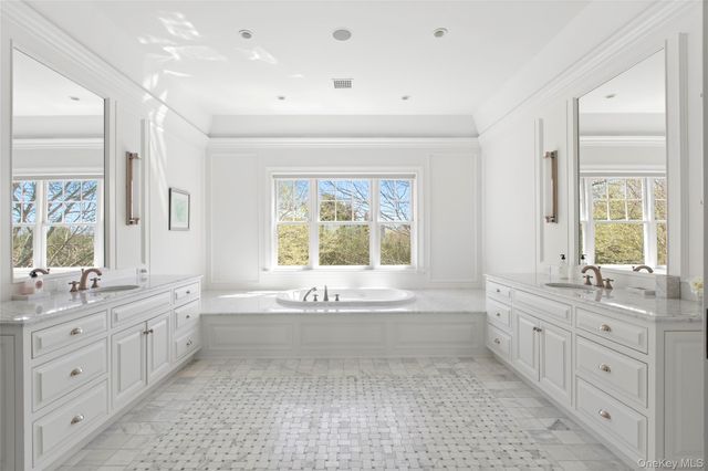 672 Halsey Lane, Water Mill, NY 11932