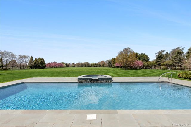 672 Halsey Lane, Water Mill, NY 11932