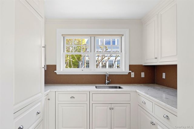 672 Halsey Lane, Water Mill, NY 11932