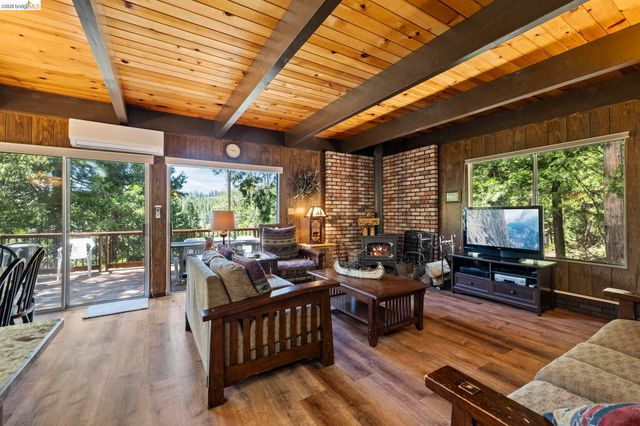 27086 Summerhill Drive, Strawberry, CA 95375