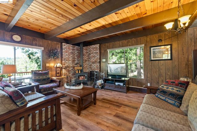 27086 Summerhill Drive, Strawberry, CA 95375