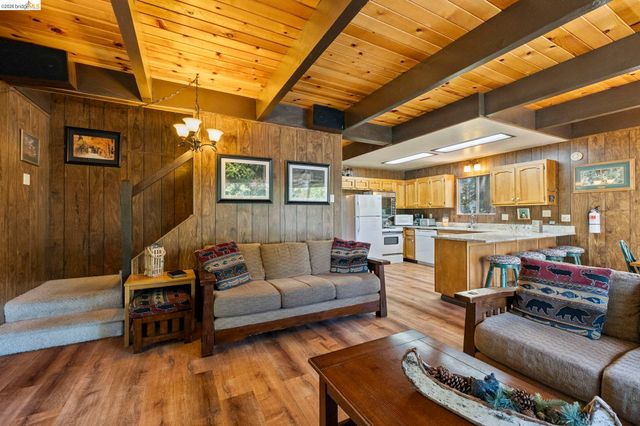 27086 Summerhill Drive, Strawberry, CA 95375