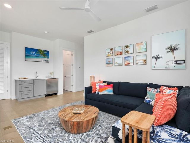 1813 Menorca CT, Marco Island, FL 34145