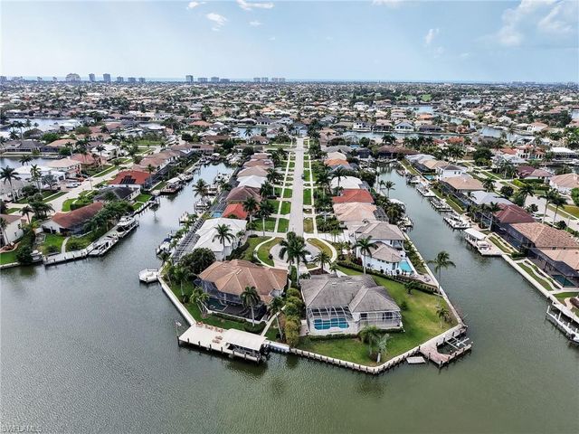 1813 Menorca CT, Marco Island, FL 34145