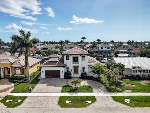 1813 Menorca CT, Marco Island, FL 34145