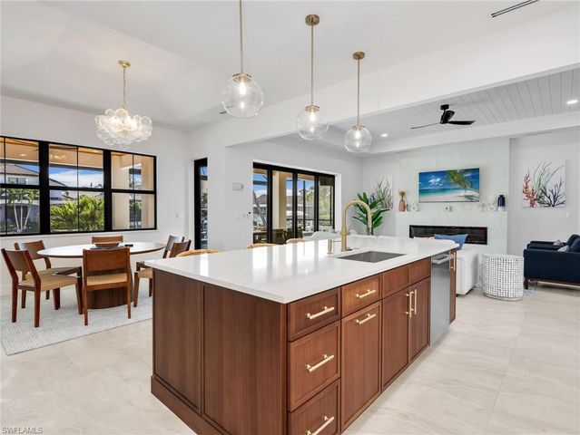 1813 Menorca CT, Marco Island, FL 34145