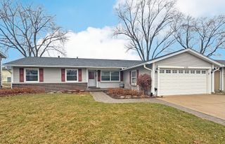620 Chelmsford Lane, Elk Grove Village, IL 60007