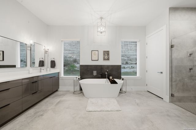 157 HEARTLAND LN, Boerne, TX 78006