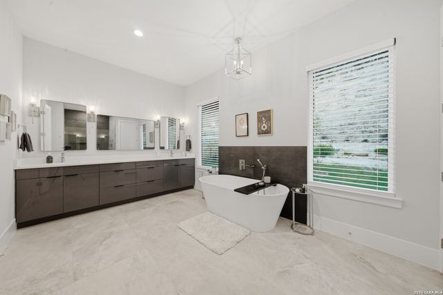 157 HEARTLAND LN, Boerne, TX 78006