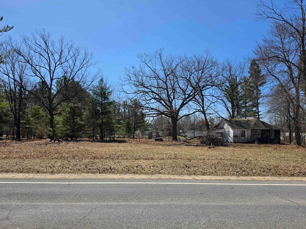 466 West Street, Lake, MI 48632