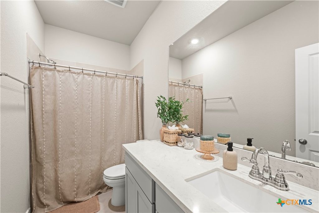 Image 23 of property listing at 237 Little Green Trail, Jarrell, TX 76537