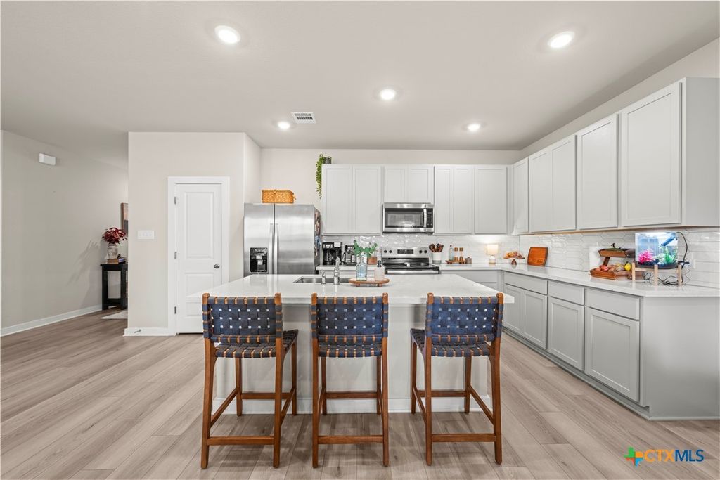 Image 3 of property listing at 237 Little Green Trail, Jarrell, TX 76537