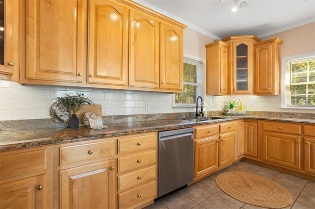 55 Rocky Circle NE, White, GA 30184