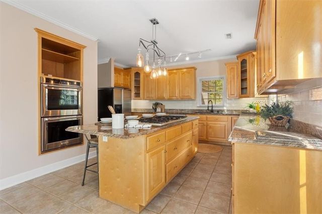 55 Rocky Circle NE, White, GA 30184