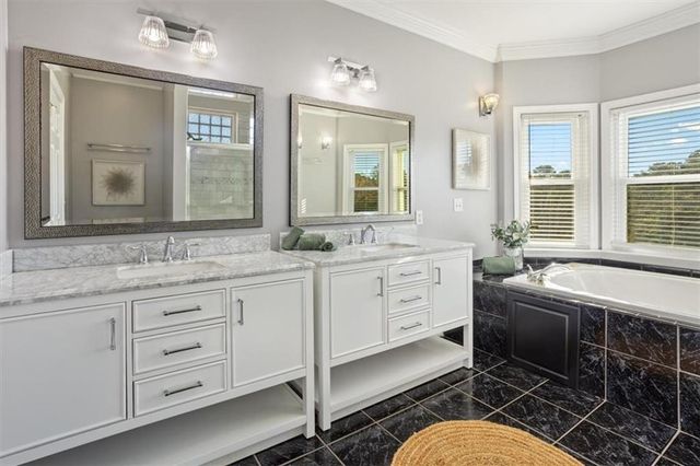 55 Rocky Circle NE, White, GA 30184