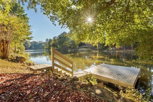 55 Rocky Circle NE, White, GA 30184